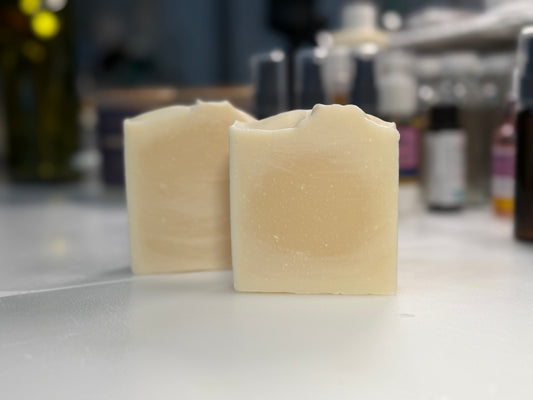 Radiance Glow – Jabón Facial Artesanal con Arroz y Karité